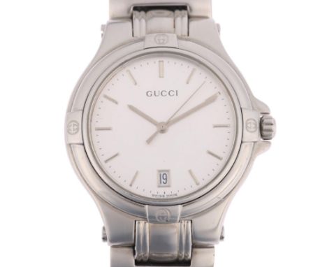 GUCCI - a stainless steel 9040M quartz calendar bracelet watch, silvered dial with baton hour markers, pencil hands, sweep ce