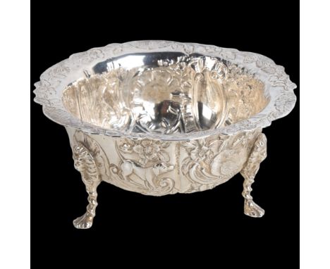 An Edwardian Irish silver bowl, Wakeley & Wheeler, Dublin 1902, allover relief embossed decoration, with lion mask feet, 13cm