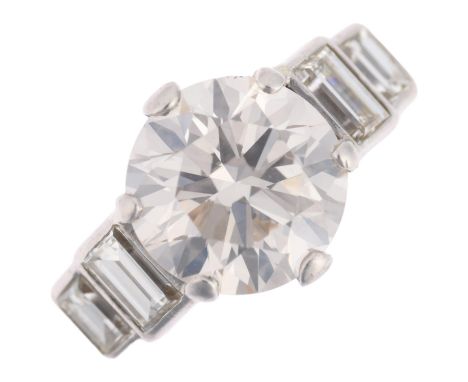 An Art Deco 2.5ct solitaire diamond ring, centrally claw set with 2.5ct round brilliant-cut diamond, colour approx H/I, clari