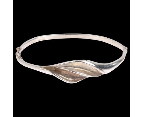 HERMANN SIERSBOL - a a Danish modernist sterling silver fold hinged bangle, setting height 14mm, internal circumference 17cm,