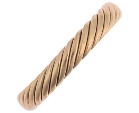 A 9ct gold twisted wedding band ring, maker SL, Birmingham 1995, band width 3.1mm, size M, 3.5gNo damage or repair, only ligh