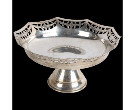 An Elizabeth II silver pedestal bon bon dish, probably A Taite & Sons Ltd, London 1965, diameter 15.5cm, 4.9ozBowl is pushed 