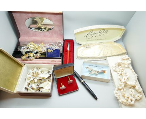 A collection of costume jewellery, a Parker pen with 14ct gold nib, clip a/f, a ballpoint pen, etc.