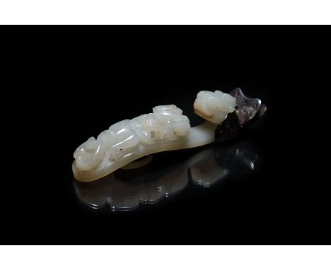 A Chinese silver mounted pale celadon jade belt hookQing Dynasty, 19th CenturyThe dragon head terminal with bulging eyes carv