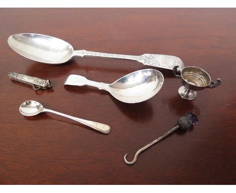 A silver tablespoon, Victorian silver caddy spoon and silver miniature trophy, salt spoon and thistle ended button hook (6) 7