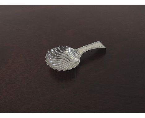 A Hester Bateman silver caddy spoon shell bowl, brightcut detail to handle, London 1789, 8g