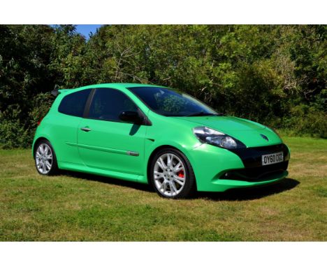 One of only 18 UK-cars finished in Alien Green, this 'Cup-chassied' Clio 200 is fresh from a major cambelt service. The Clio 