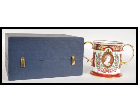 A limited edition commemorative collectors Spode loving cup commemorating the Queen Mothers 80th Birthday No.109 / 500 retain