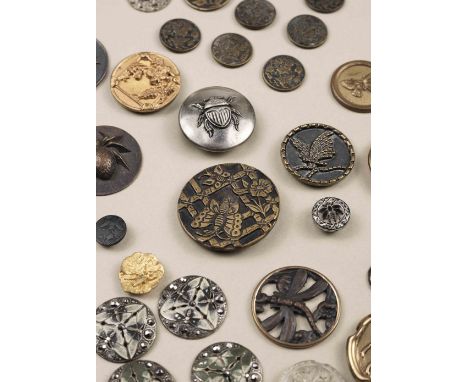 * Fashion Buttons. A collection of approximately 475 fashion buttons, mostly early 20th century, including various metals (br