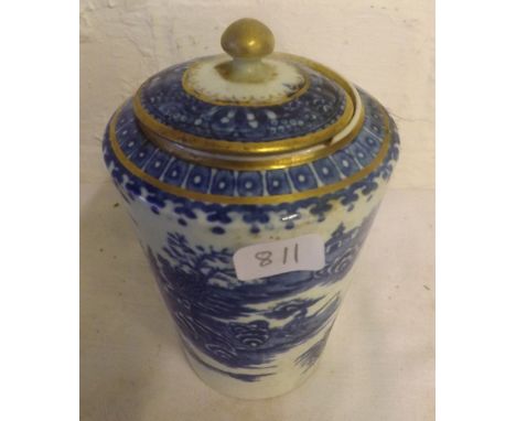18thc blue 7 white tea caddy and cover  with crescent mark 5” high      