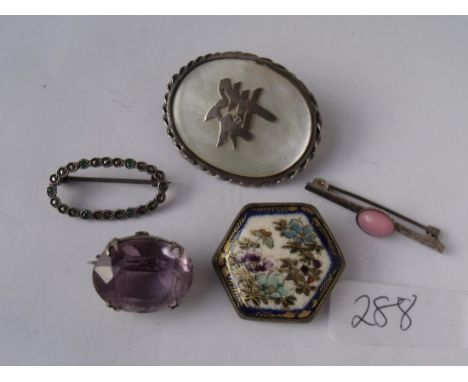 Five vintage brooches       