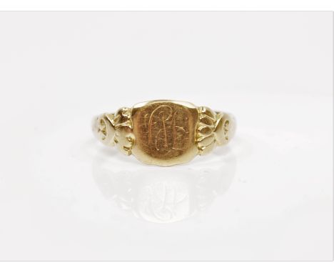 A hallmarked 18ct yellow gold signet ring, with engraved monogram to head, ring size O