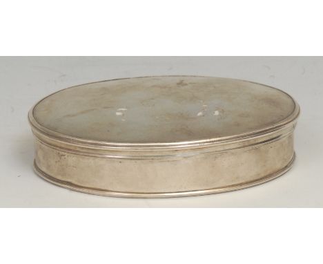 A George I silver oval snuff box, quite plain, push-fitting cover, 9.5cm wide, unmarked, c.1720, 116g 