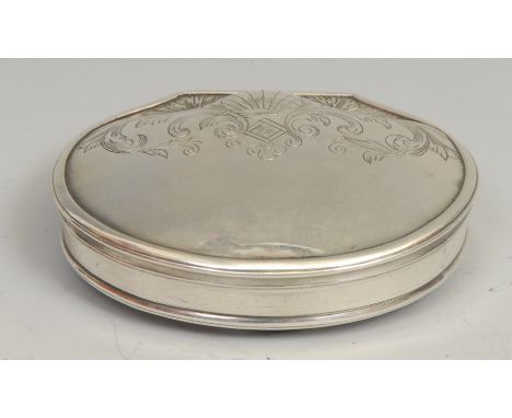A George II silver snuff box, hinged cover engraved with a shell and leafy scrolls, 7cm wide, maker's mark only, GM, London c