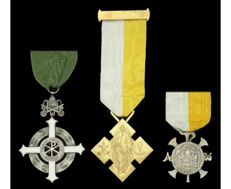 Vatican, Holy See, Bene Merenti Cross, Pius XII issue (1939-58), 76mm including suspension x 55mm, silver and enamel; Bene Me