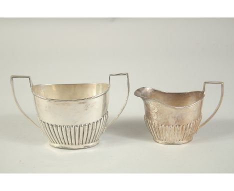 A TWO HANDLED SILVER SUGAR BASIN AND MILK JUG. Birmingham 1959.  Weight: 5ozs.