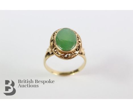 14ct yellow gold jade ring, size M+, stamped 14k, approx 4.1 gms.
