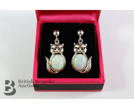 Silver and opal stud earrings, in the form of cats, approx 30mm.&nbsp;