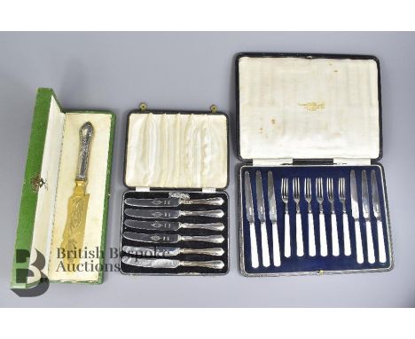 Set of silver and mother of pearl fruit knives and forks, Sheffield hallmark, dated 1922, mm Thomas Bradbury &amp; Sons, in t