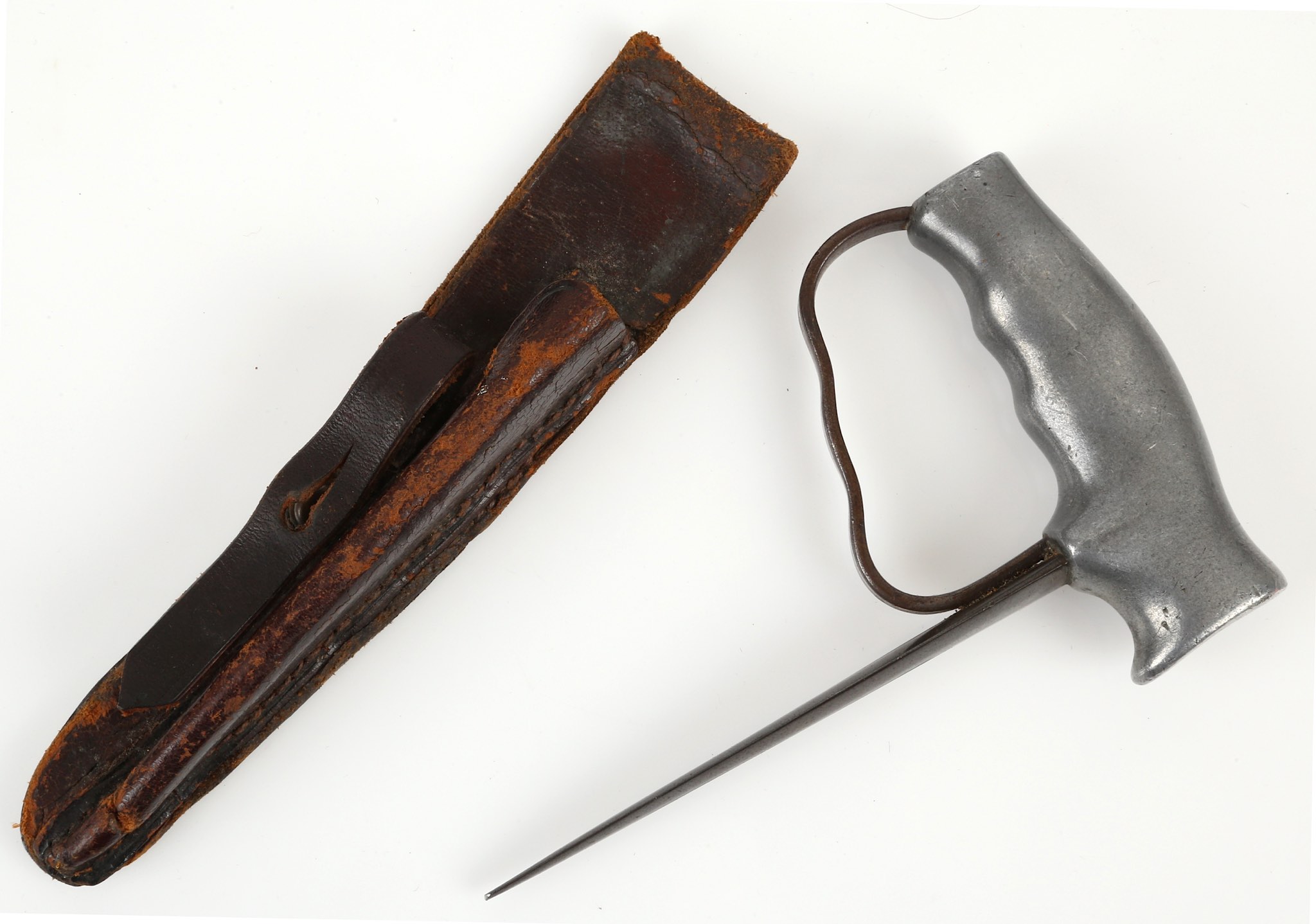 A WWII knuckle knife (British fighting knife) Robbins of Dudley trench