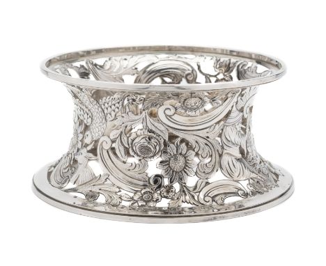 A VICTORIAN SILVER DISH RING, CARRINGTON &amp; CO., LONDON, 1899 after Irish 18th century examples, the waisted sides pierced