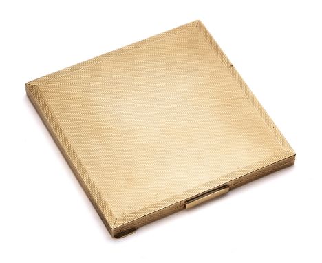 A GEORGE VI GOLD POWDER COMPACT, M. WACHENHEIMER &amp; CO. LTD., LONDON, 1940 engine-turned, containing a mirror and powder c