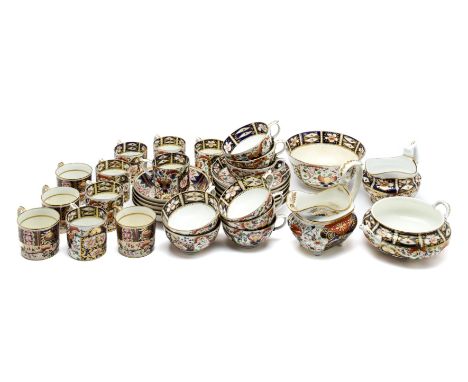 A GROUP OF IMARI PATTERN WARES, DERBY/GRAINGER, EARLY 19TH CENTURY comprising a set of six saucers, cups and coffee cans, fiv