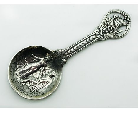 HALLMARKED SILVER TEA CADDY SPOON WITH STYLIZED VIKING SHIP&nbsp;
SIGNED 830 S MONSTER B NE
App.size: 4cm x 10.5cm
App.weight