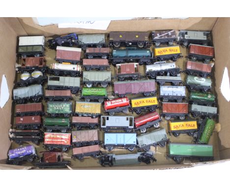 Hornby, Hornby Dublo, Peco, Triang - 54 x OO Gauge model railway rolling stock  - Lot to includes wagons, tanker wagons, frei