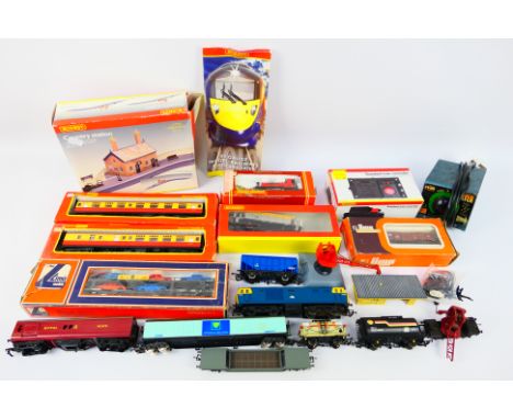 Hornby - Lima - H And M - A group of OO gauge items including an 0-4-0 tank engine named Desmond, a Class 35 Diesel number D7