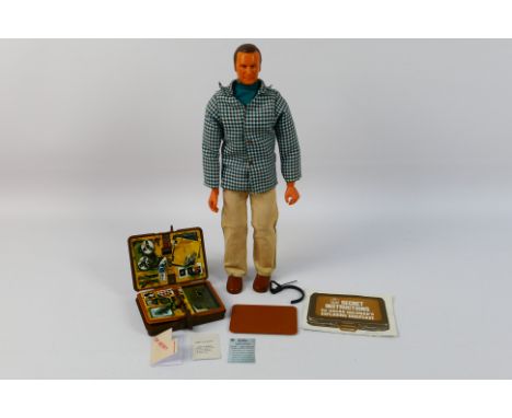 Denys Fisher - Kenner - An unboxed Kenner 'Oscar Goldman (Six Million Dollar Man's Boss). The figure comes wearing green top,