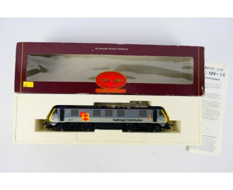Hornby Top Link - A boxed OO gauge Class 90 in Railfreight Distribution livery number 90135 # R2005. It shows light signs of 
