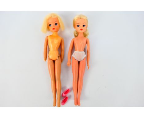 Pedigree - Sindy - Two unboxed Sindy dolls. Lot consists of Sindy "033055X" to head & auburn haired with "Sindy" logo on rais