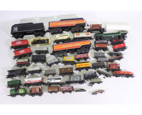 Lima, Hornby, Triang, Other - 44 x OO/O/HO/N Gauge model railway rolling stock - Lot to includes wagons, tanker wagons, freig