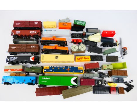 Bachmann, Lima, Wrenn, Airfix - 46 x OO Gauge model railway rolling stock - Lot to includes wagons, accessories, freight wago