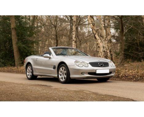 The fifth generation SL was in production between 2002 and 2008 and featured the all-new retractable hardtop - an important f