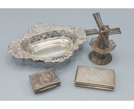A Victorian silver snuff box, Birmingham 1894, maker Edward Smith together with a London silver bon-bon dish, an 835 model of