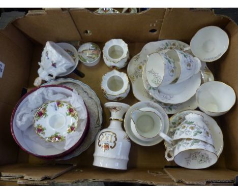 Mixed ceramics to include a complete Spencer Stevenson tea set, boxed Royal Albert candlestick holder, small Wedgwood lidded 