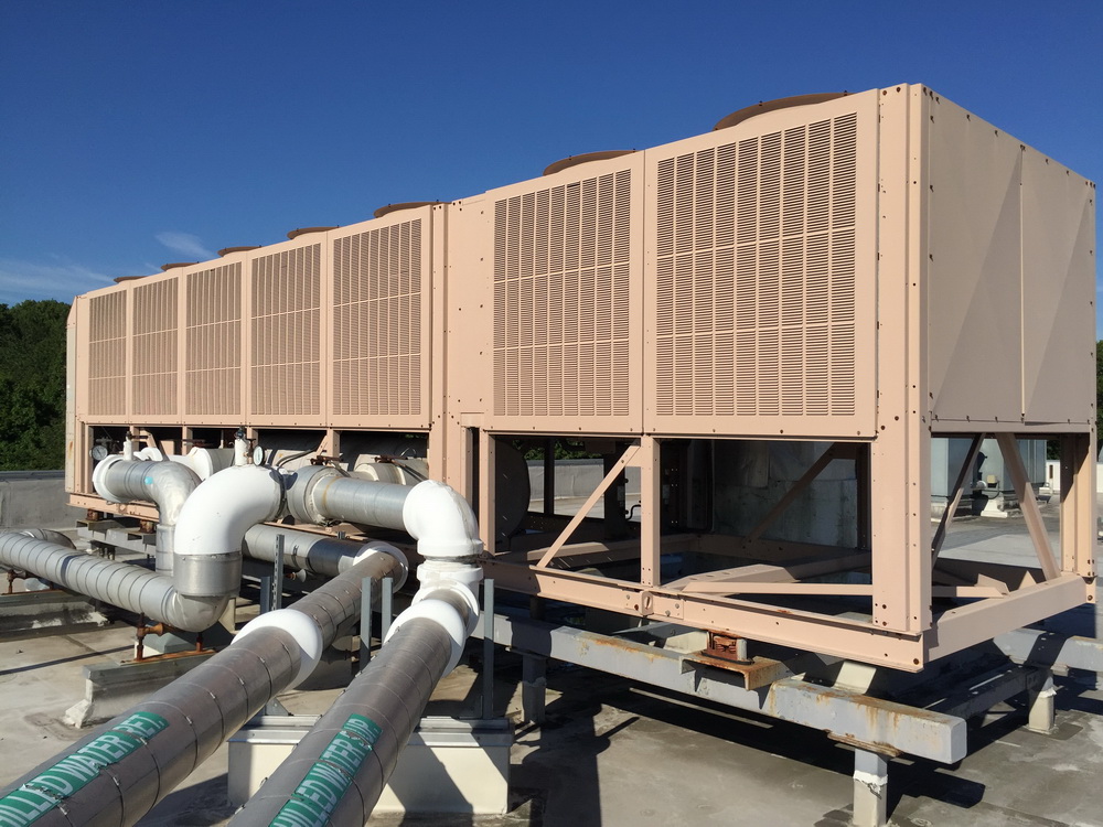 York Roof Mounted Water Chiller, Model YCAS0300EC46YFADBLRSAXXX51, S/N RDHM4460, 300 tons ALL E