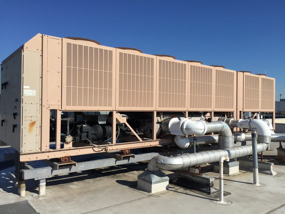 York Roof Mounted Water Chiller, Model YCAS0300EC46YFADBLRSAXXX51, S/N RDHM4460, 300 tons ALL E