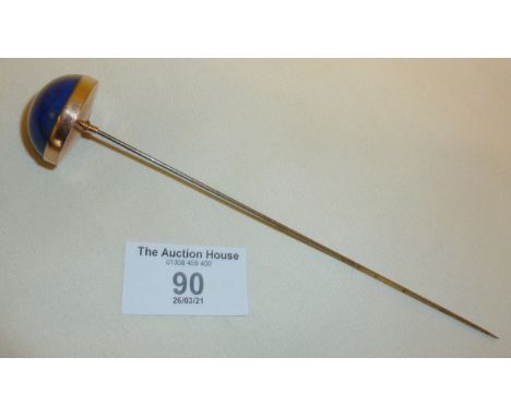 Art Deco hat pin with large lapis lazuli cabochon finial set into 9ct gold