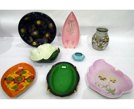 Carltonware leaf dish, a Denby vase, a Royal Winton heart-shaped dish and various other 20th century ceramics (8) 