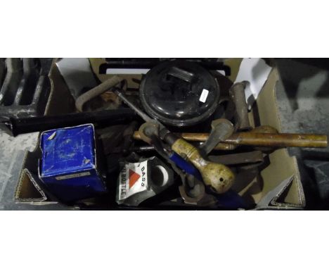 Assorted metal collectables including smoothing iron, screwdrivers, a damaged 'Bass in a Bottle' ceramic candlestick, etc. (1