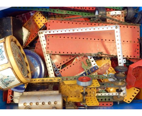Quantity of Meccano including steam driven engine, etc., No.6 (boxed), various outfit booklets, etc. (1 box) 