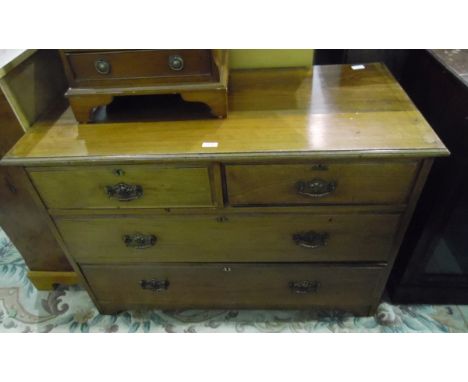 Edwardian walnut chest of drawers with two short and two long graduated drawers, on bracket feet, width 107cm 