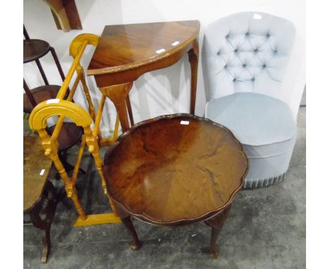 Button upholstered bedroom chair, a walnut veneered coffee table with shaped piecrust circular top, a mahogany veneered quadr