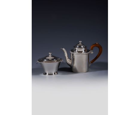  [Queen Victoria interest] A George IV silver child's drum tea pot and a sugar bowl and cover by Robert Hennell II,   London 