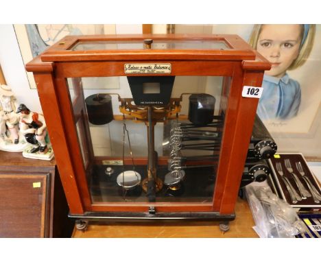 Vintage Oertling of London Chemical balance model 126 