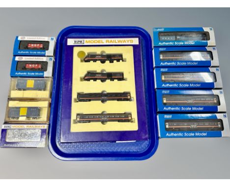 Dapol N scale die cast locomotives and rolling stock (11)