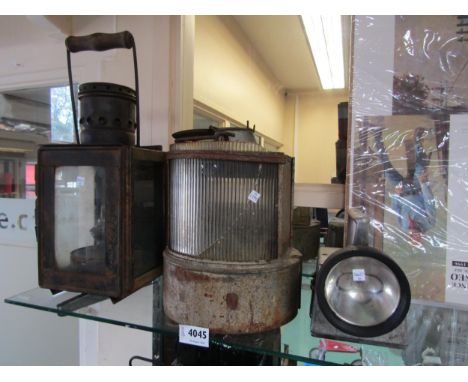 A three sided hand lamp with removable red aspect, signal lamp interior and bardic lamp (3) 